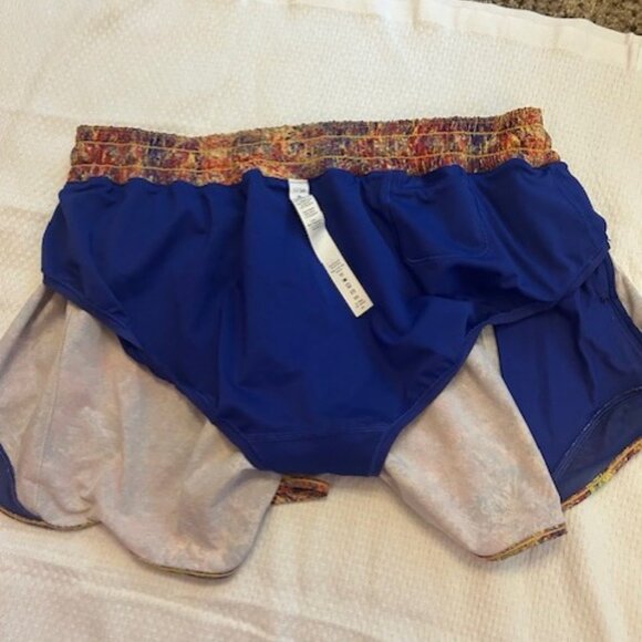 Lululemon Sea Wheeze Hotty Hot 2.5" inseam short aize 12L--Limited Edition - Picture 3 of 10